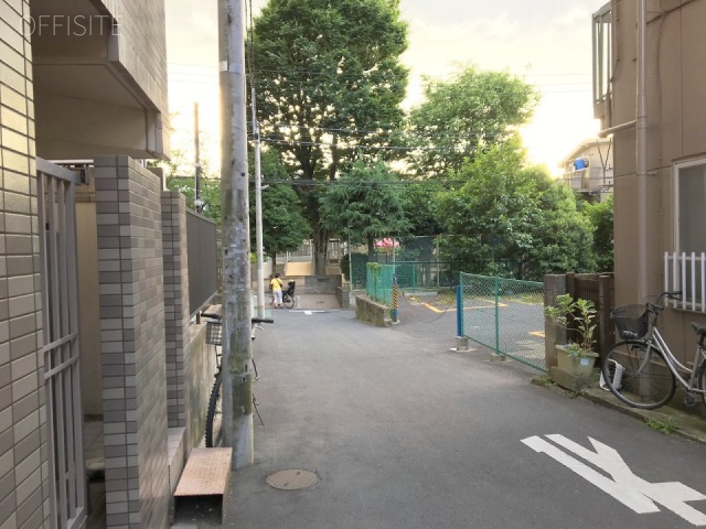 青柳ビル ビル前面道路