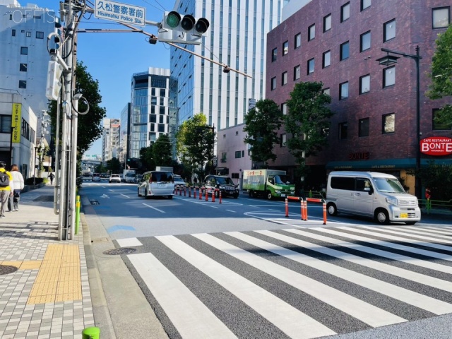 メゾン日本橋 前面に金座通り