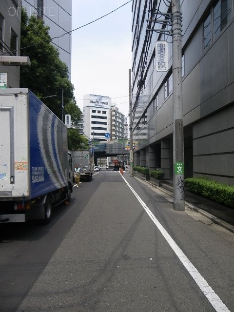 HIビル　ビル前面道路