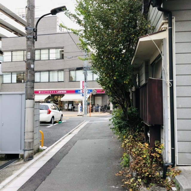 Gフラット北青山 ビル前面道路