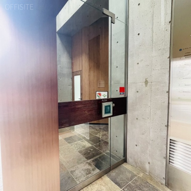 M.BALANCE UENO EAST オフィスビル出入口