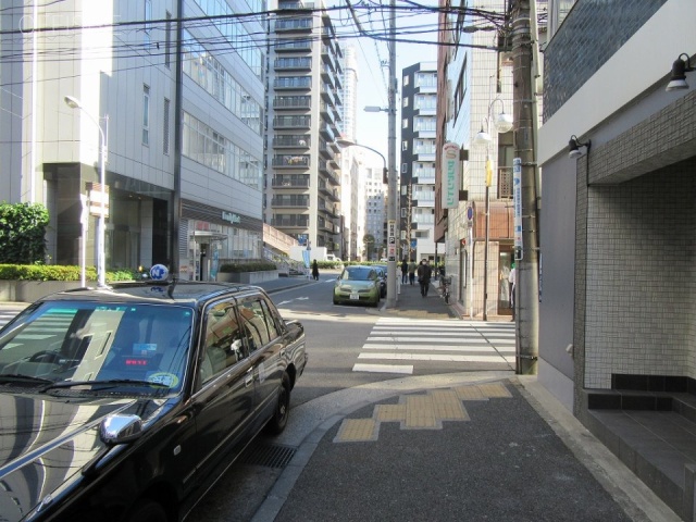 相川ビル ビル前面道路