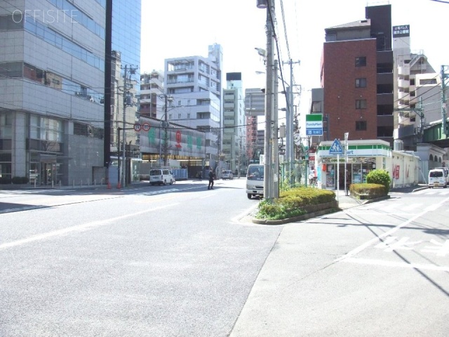 日新横浜ビル ビル前面道路