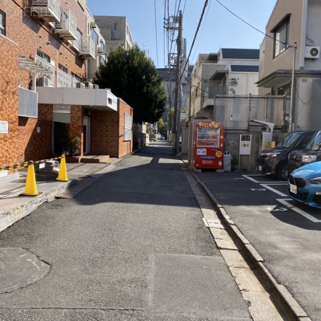 松濤YAヒルズ ビル前面道路