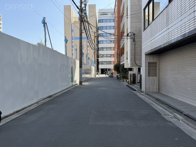 雄幸ビル　前面道路