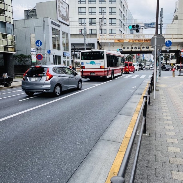 キャニオンプラザ吉祥寺 ビル前面道路