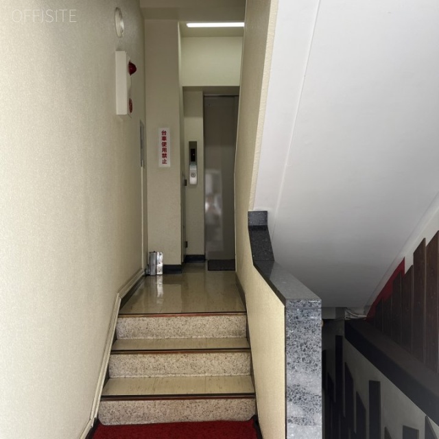 岩田ビル　エントランス