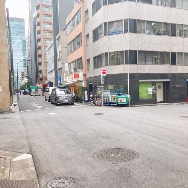 西堀ビル ビル前面道路