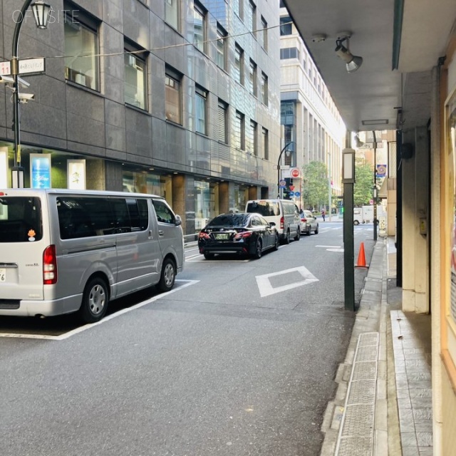 冨田ビル 2階 27.00坪　ビル前面道路