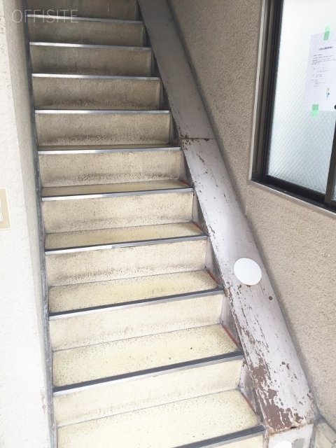 協栄兜町ビル 階段