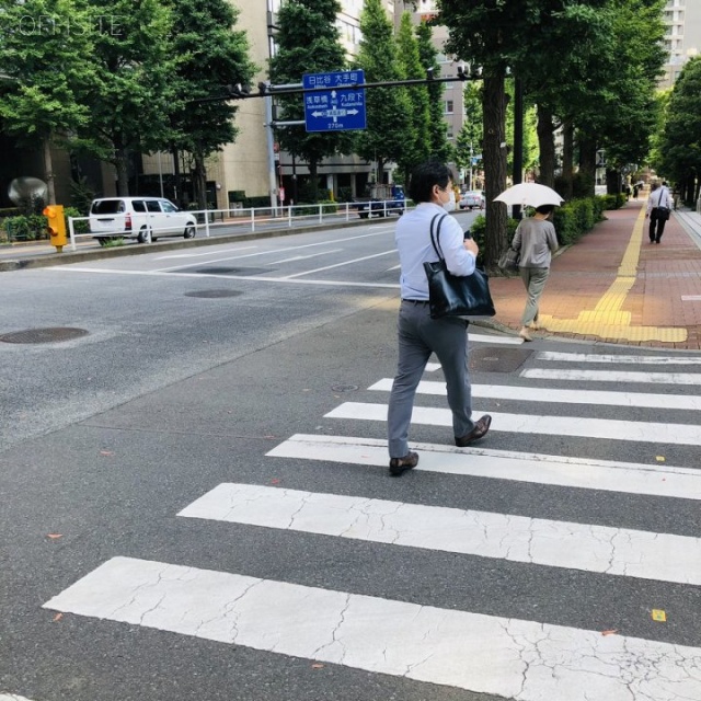 ウェルトンビル ビル前面道路