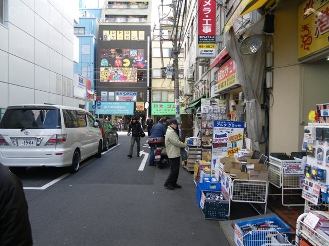 丸和ビル ビル前面道路