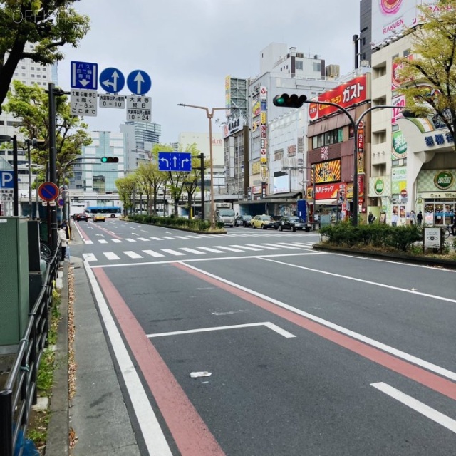 川崎美須ビル ビル前面道路