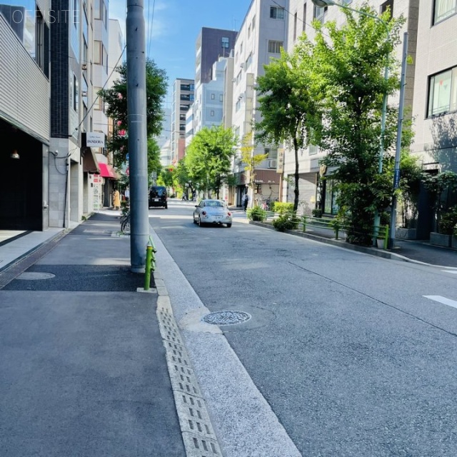 FORECAST人形町 ビル前面道路