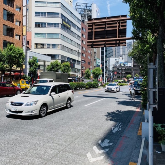 ベルグランツ神田神保町ビル ビル前面道路 靖国通り