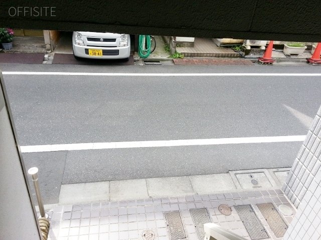 Tビル ビル前面道路