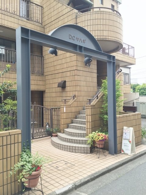 DCヤハギビル エントランス