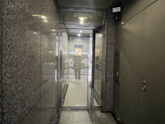 TOKI(トキ)ビル　オフィスビル出入口