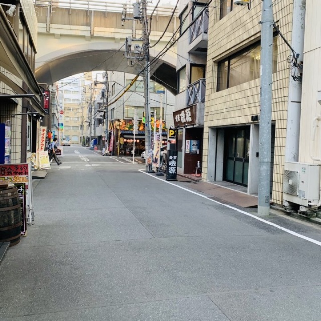 第1横島ビル ビル前面道路