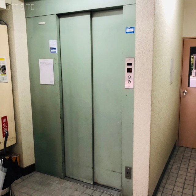 大陸ビル エレベーター