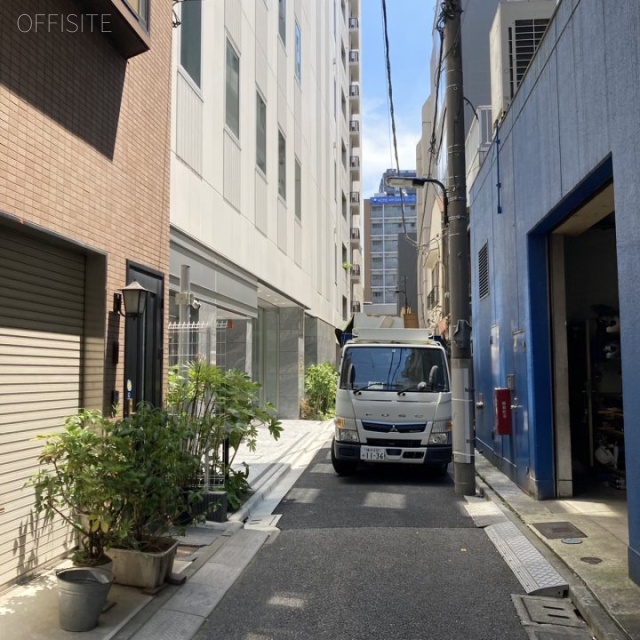 神田THビル ビル前面道路