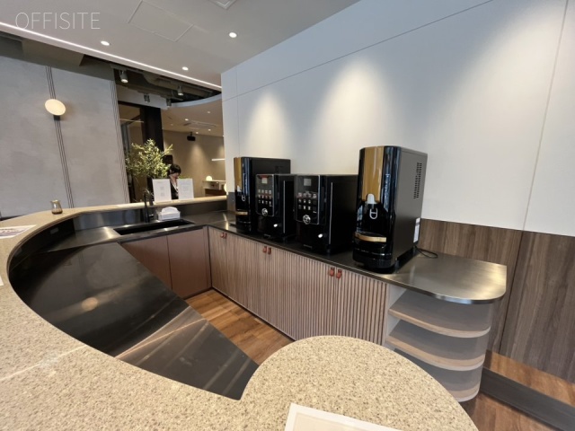 NOW/HERE新宿四谷　エントランス