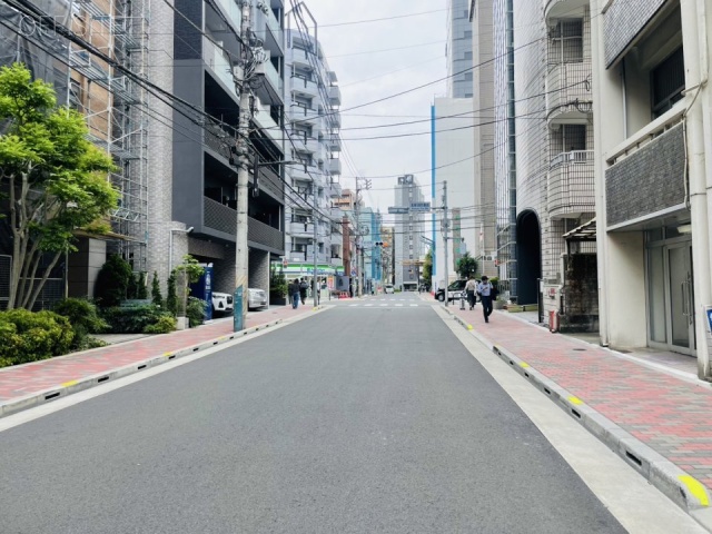 ペンギンビル　前面道路
