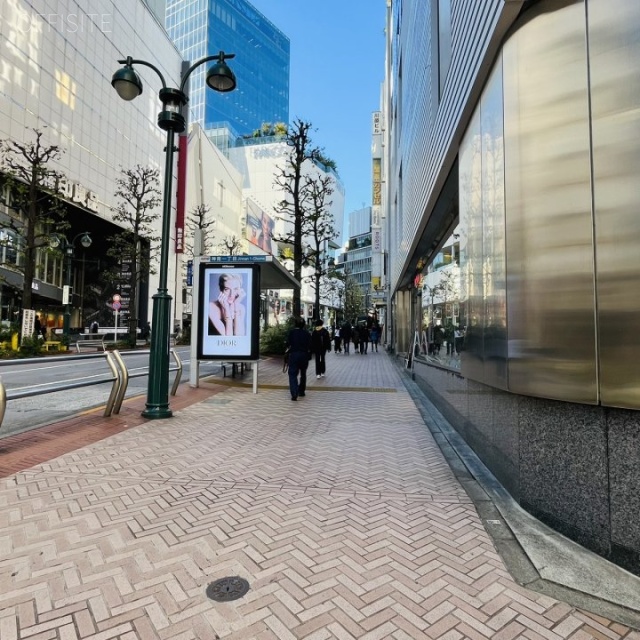 マ・メゾン渋谷公園通りビル 前面歩道