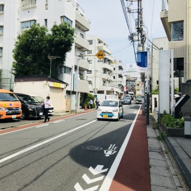 自由が丘ビル ビル前面道路