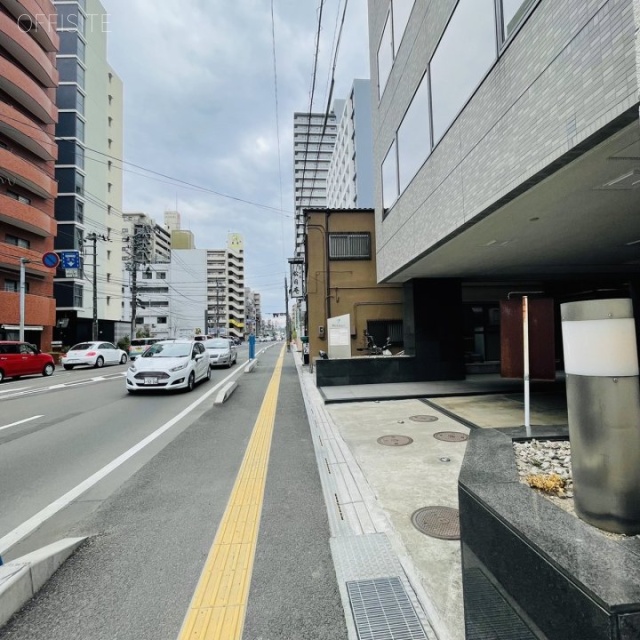 TR仙台ビル 前面歩道