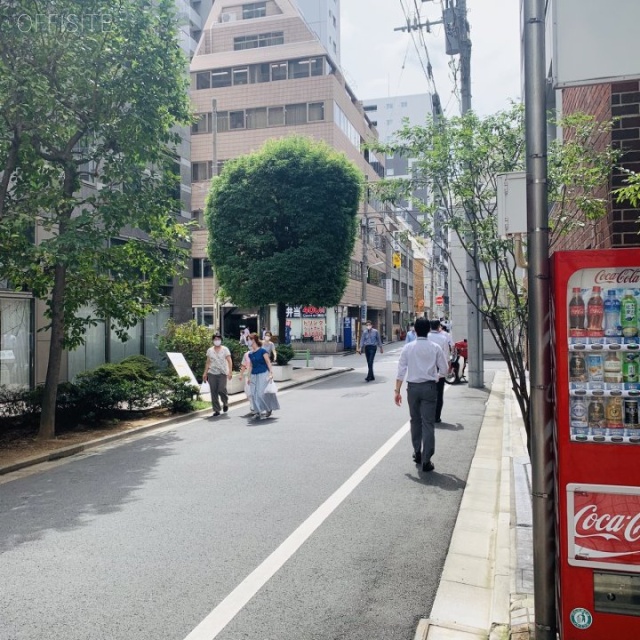 宝ビル別館 ビル前面道路