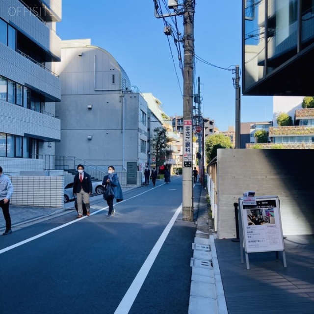 ESCALIER麹町 ビル前面道路