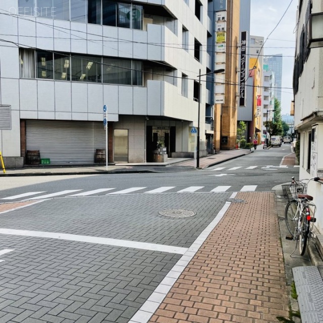 (仮)神田高架下店舗 ビル前面道路