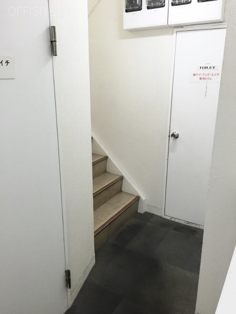 1-8-15ビル 階段
