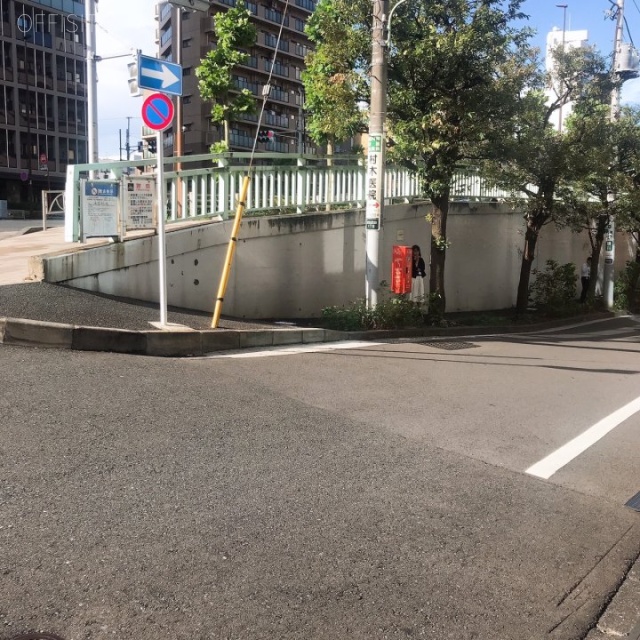 五反田S&Lビル ビル前面道路