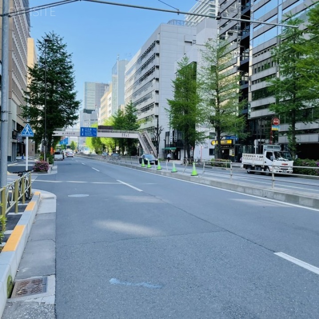 虎ノ門八束ビル ビル前面道路
