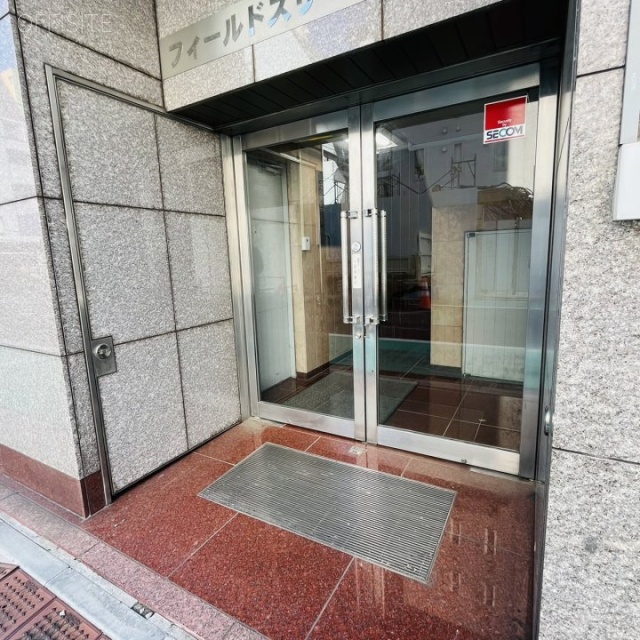 フィールドスリー外神田ビル オフィスビル出入口