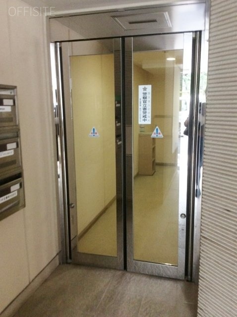 ルート西新橋ビル 正面玄関