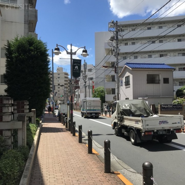 セントポールビル ビル前面道路