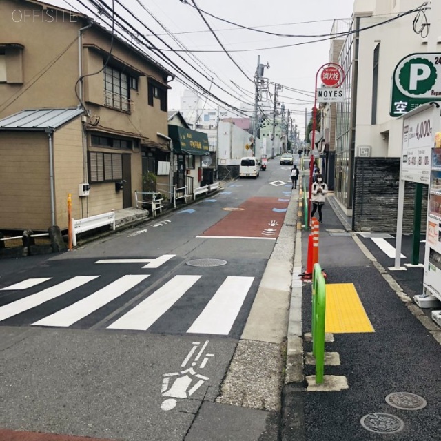 Zet MINAMIAOYAMA ビル前面道路