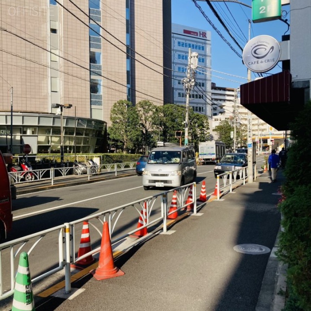 代々木イーストビル ビル前面道路