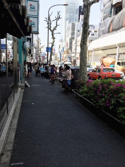 神宮前エヌエスビル ビル前面道路