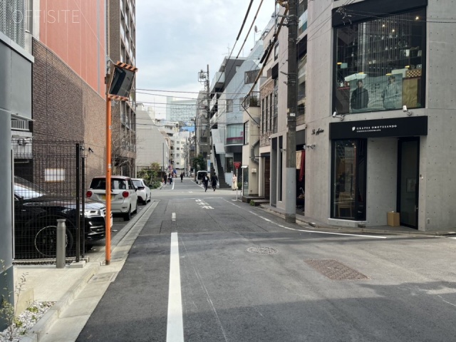 コエル渋谷青山通り ビル側道