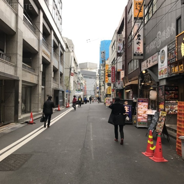 水道橋西口会館 ビル前面道路