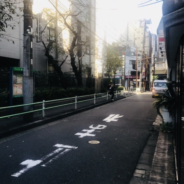 ザ・チューブ六本木ビル ビル前面道路