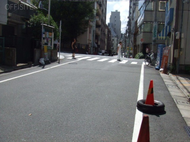 本間ビル ビル前面道路