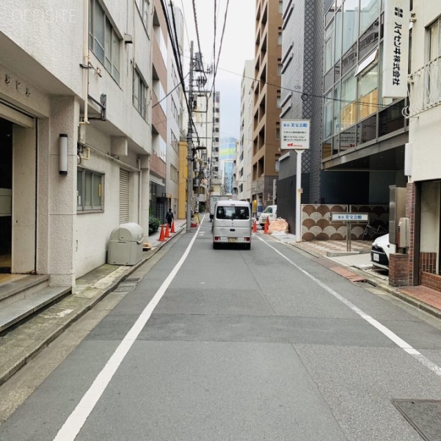 財津ビル ビル前面道路