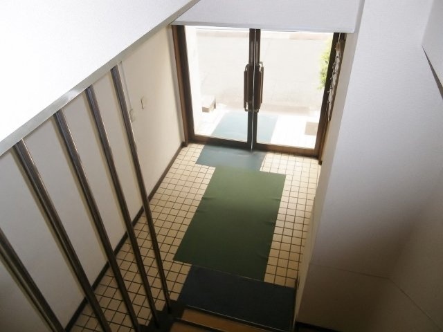 稲葉ビル エントランス