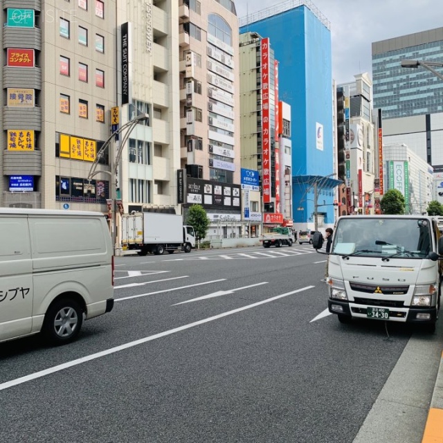 上野HSビル ビル前面道路