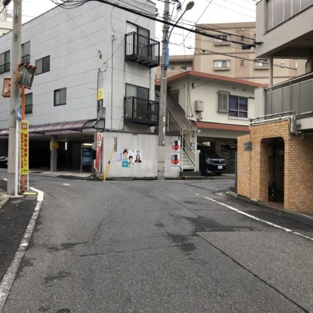 文化マンション　ビル前面道路